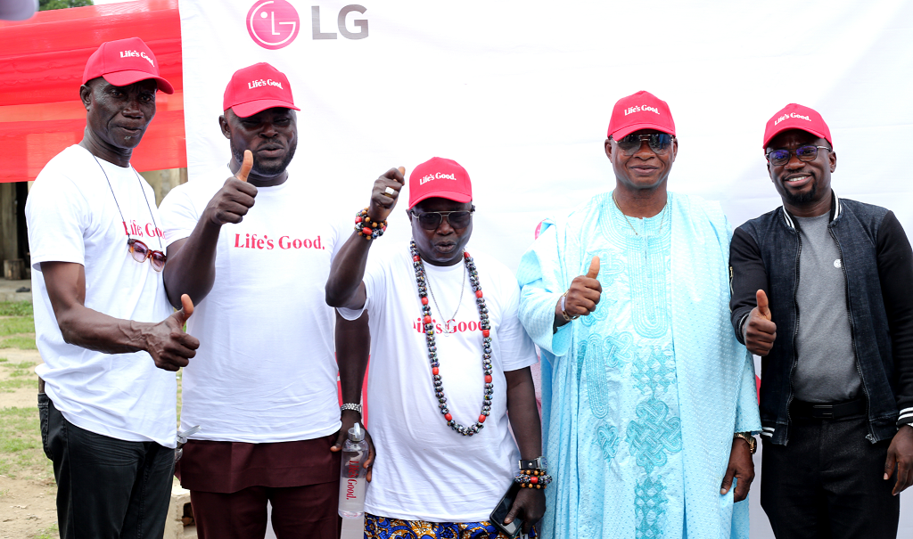 CSR: LG Electronics Provides Oriba With Solar-Powered Borehole And Street Lighting